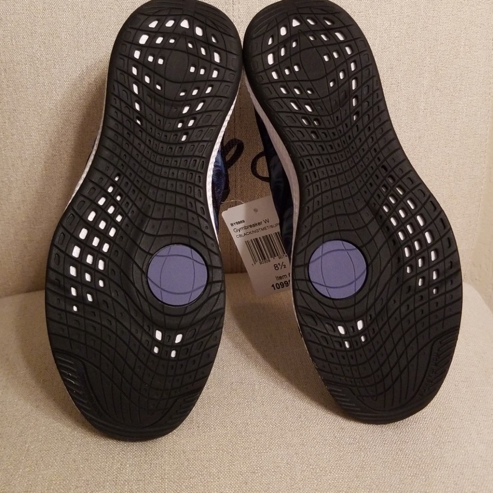 *LAST ONE* adidas Gymbreaker Sneakers - Picture 5 of 8